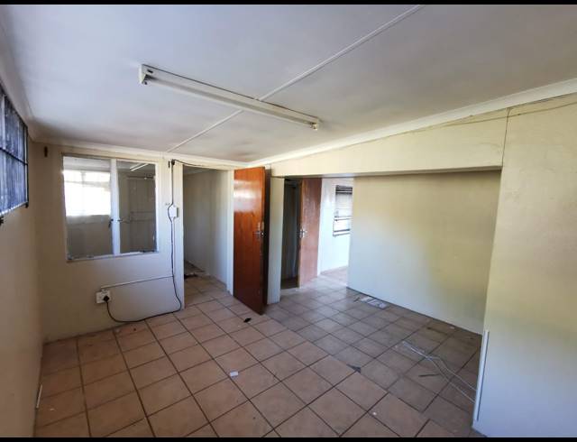 40M² OFFICE RENTED IN RUSTENBURG CENTRAL
